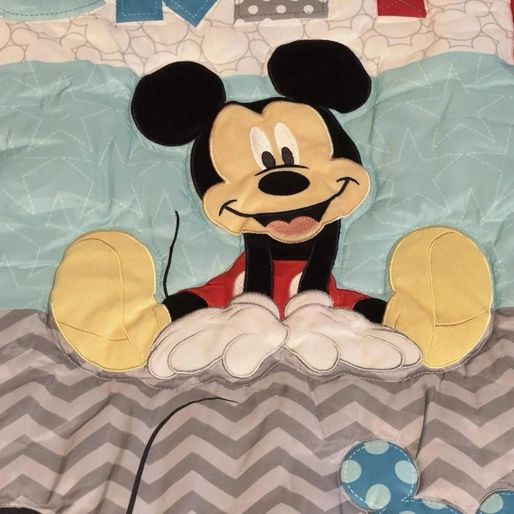Disney Mickey Mouse and Pluto baby quilted comforter 31.5